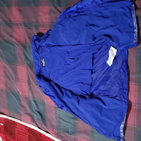 Under Armor Medium Fitted wind/rain breaker. - Picture 2 of 4